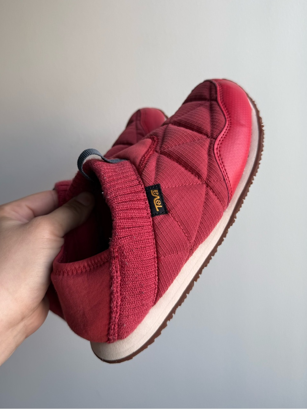 Women's Size 5US 36EU Teva ReEmber Red Quilted Slip On Casual Loafer Shoes
